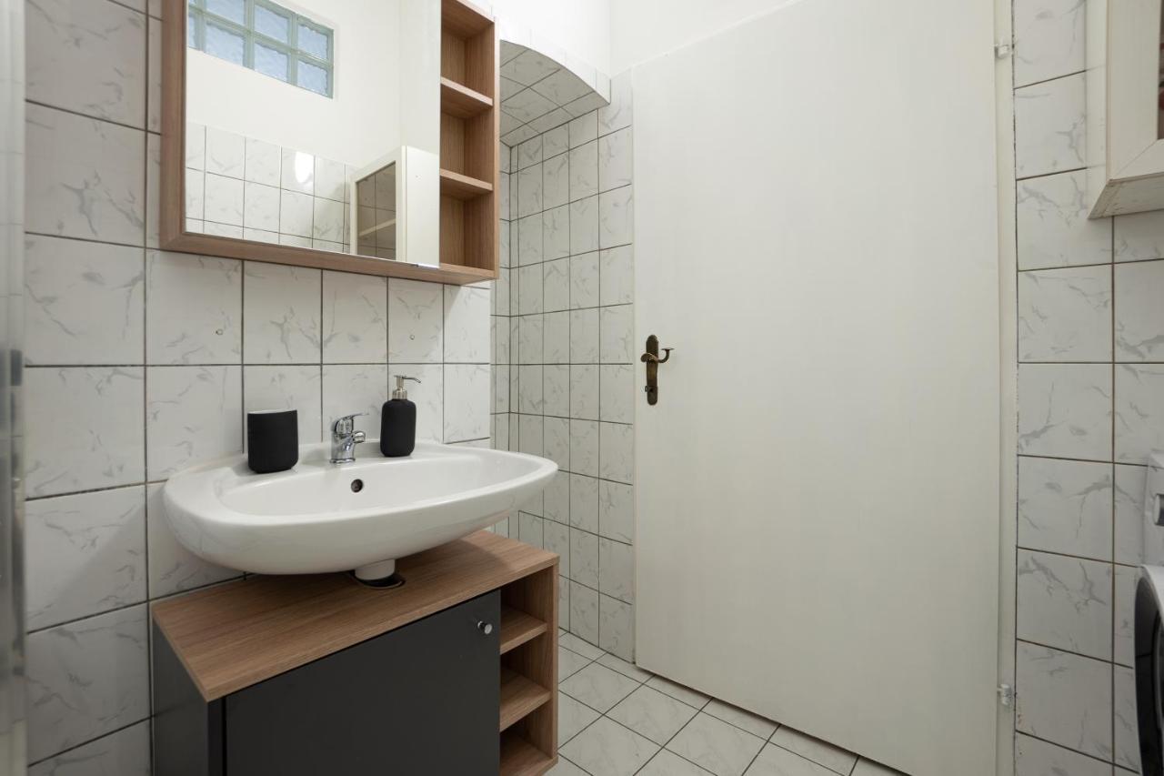 Lovely 1-Bedroom Apartment Next To Praterstern เวียนนา ภายนอก รูปภาพ