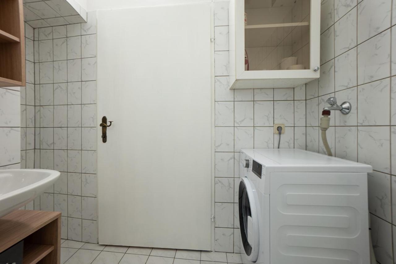 Lovely 1-Bedroom Apartment Next To Praterstern เวียนนา ภายนอก รูปภาพ